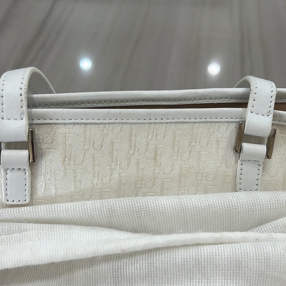 Beautiful Christian Dior tote trotter bag with authenticity card and dust bag - Picture 9 of 9